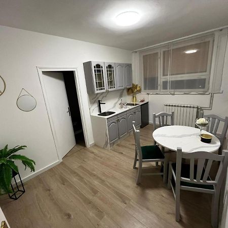 Appartamento Apartman Gold Maris Karlovac Esterno foto