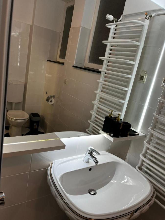Appartamento Apartman Gold Maris Karlovac Esterno foto