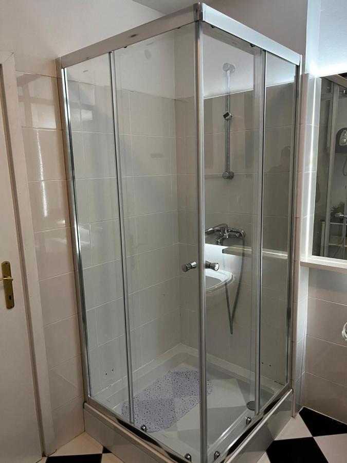 Appartamento Apartman Gold Maris Karlovac Esterno foto