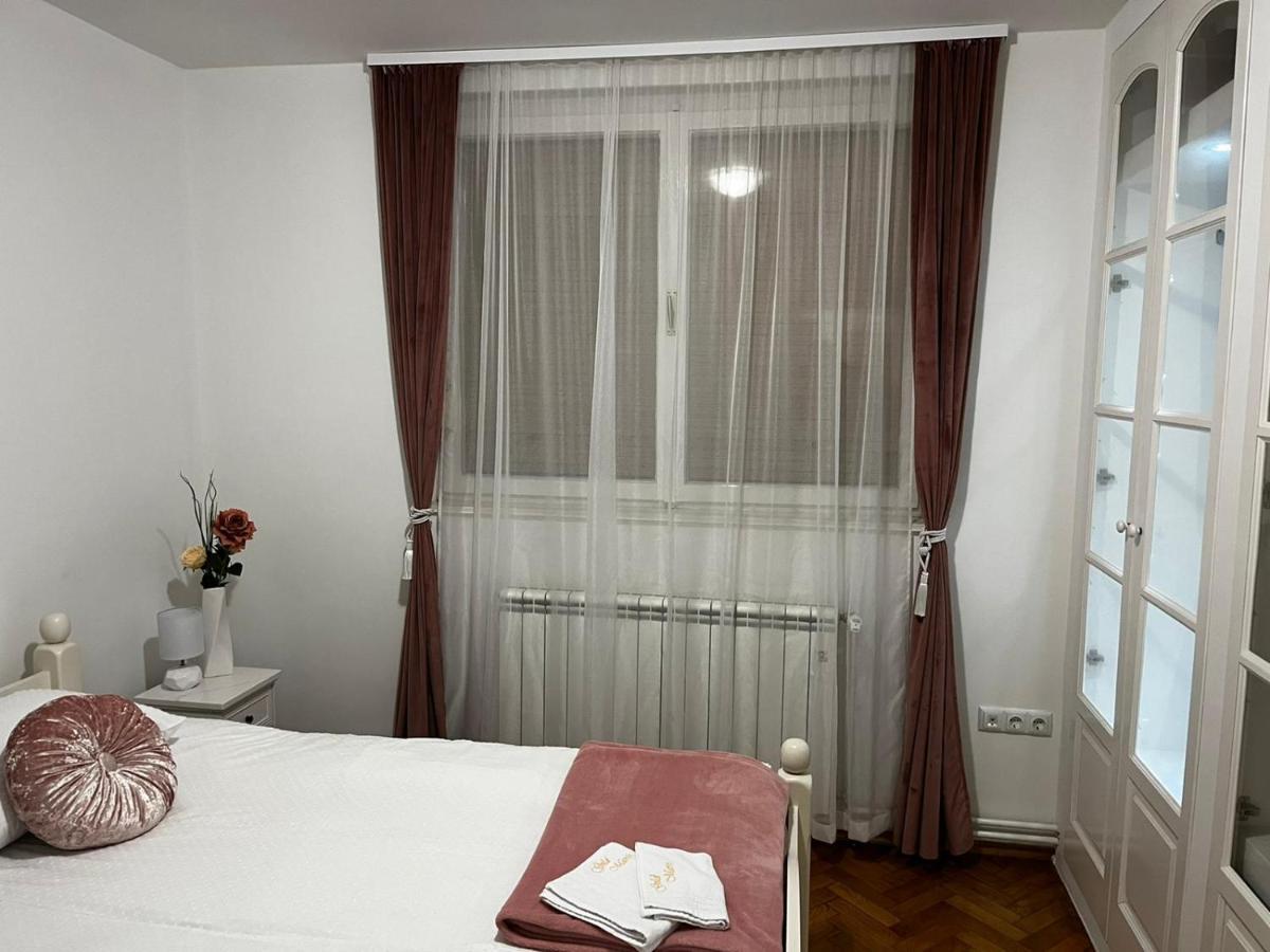 Appartamento Apartman Gold Maris Karlovac Esterno foto