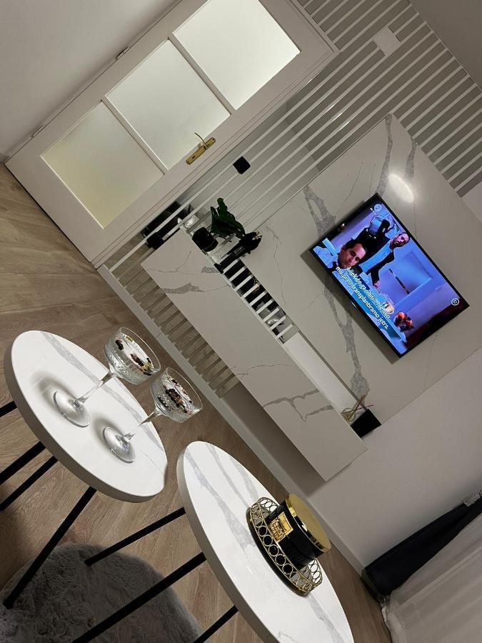 Appartamento Apartman Gold Maris Karlovac Esterno foto