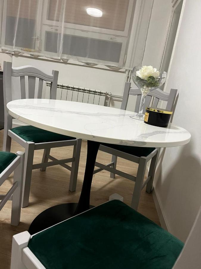 Appartamento Apartman Gold Maris Karlovac Esterno foto