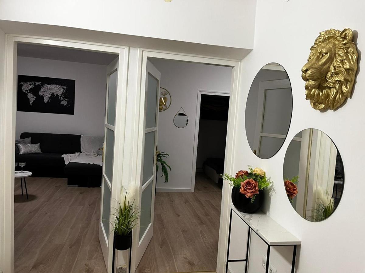 Appartamento Apartman Gold Maris Karlovac Esterno foto